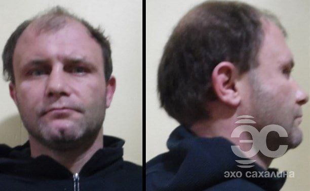На Сахалине будут судить бывшего насильника и вора, сбежавшего из психиатрической больницы Житель Невельска Александр Нагорнов обвиняется в двух преступлениях против правосудия — в побеге и угрозе убийством следователю. В сентябре 2024 года Нагорнова из колонии поместили в одно из отделений психиатрической больницы для стационарной комплексной психолого-психиатрической экспертизы по уголовному делу. Находясь на территории прогулочного двора, мужчина взломал навесной замок двери аварийного выхода и сбежал из больницы, однако был задержан полицейскими и помещён в исправительное учреждение. Во время расследования уголовного дела Нагорнов умышленно угрожал следователю убийством, чтобы повлиять на ход дела. Уголовное дело передано в суд. Эхо Сахалина. По сути о событиях на островах.