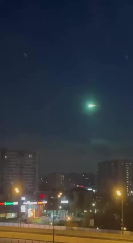 Небесное явление над Москвой: метеорит или космический мусор?