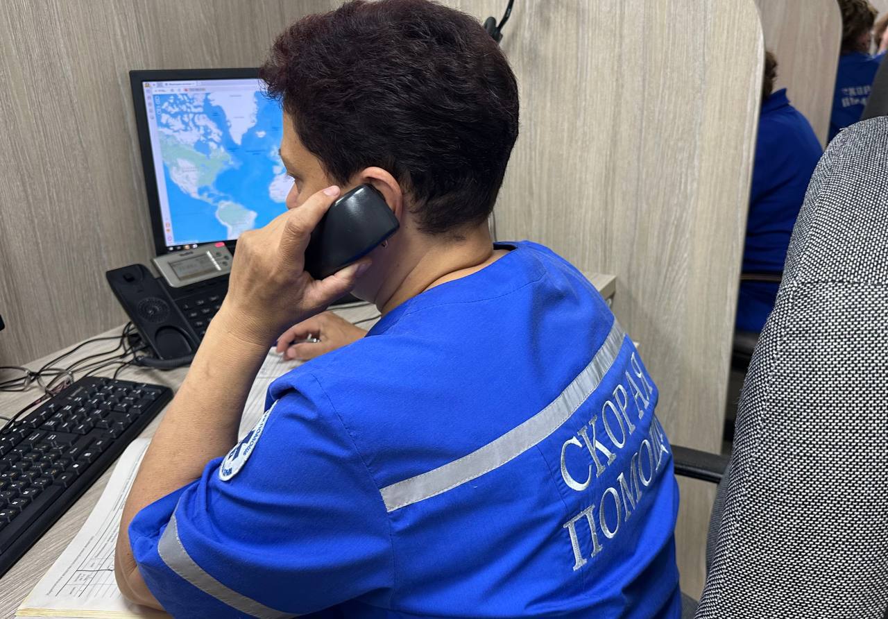 В службе «скорой помощи» Крыма ввели отдельный номер для приема вызовов по поводу ДТП Звонки по поводу ДТП принимаются по номеру «135» Министерство здравоохранения Республики Крым просит жителей и гостей региона сохранить указанный номер и использовать его исключительно в случаях необходимости оказания медицинской помощи пострадавшим при ДТП. По иным причинам следует обращаться в службу СМП по номеру «103». : Минздрав Республики Крым ВЕСТИ КРЫМ