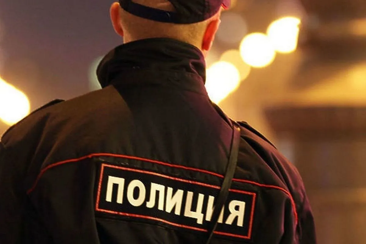 Бухгалтер потребительского союза на Камчатке обвиняется в хищении 90 тысяч рублей путём завышения зарплаты Сотрудниками ОЭБиПК УМВД России по г Петропавловску Камчатскому раскрыто мошенничество совершённое бухгалтером одной из организаций Установлено что 47 летний мужчина являясь материально ответственным лицом и имея доступ к начислению заработной платы в период с февраля по май 2024 года незаконно начислил себе заработную плату в размере превышающем установленную сумму Таким образом он похитил принадлежащие организации денежные средства в размере 89 610 рублей Ущерб подозреваемый обязался возместить По данному факту возбуждено уголовное дело по части 3 статьи 159 УК РФ мошенничество с использованием служебного положения В отношении бухгалтера избрана мера пресечения в виде подписки о невыезде Подписывайтесь на нас в МАХ