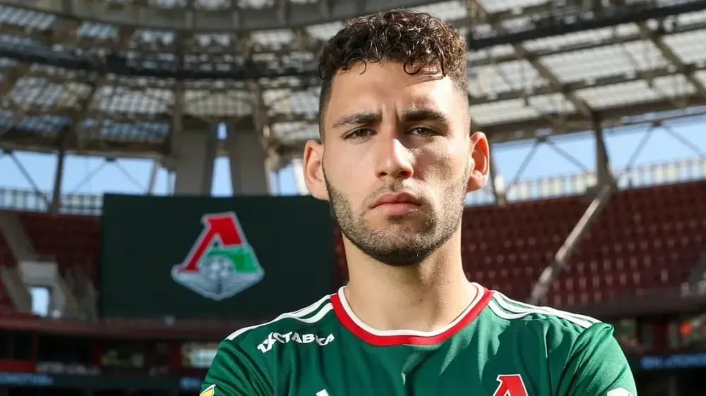 Наиром Тикнизяном заинтересовался португальский Порту Португальский ФК Порту заинтересовался армянским футболистом полузащитником Црвены Звезды Наиром Тикнизяном Об этом рассказал его агент Александр Клюев На игру Црвены с Брагой в Лиге Европы прилетали скауты Порту Наир очень неплохо выглядел в матче с Порту они им заинтересовались сказал Клюев Тикнизян выступал за Локомотив с сезона 2021 22 до сезона 2024 25 зимой 2025 года перешел в Црвену Звезду за 1 7 млн евро В текущем розыгрыше сербского чемпионата футболист провел 6 матчей и отдал голевую передачу провел все 3 матча в общем этапе Лиги Европы Тикнизяна с 2023 года выступает за сборную Армении ранее с 2018 по 2021 год выступал за молодежные команды России alphanewsam Подписка на Alpha News ВК Дзен Сайт TikTok Facebook Instagram YouTube X twitter