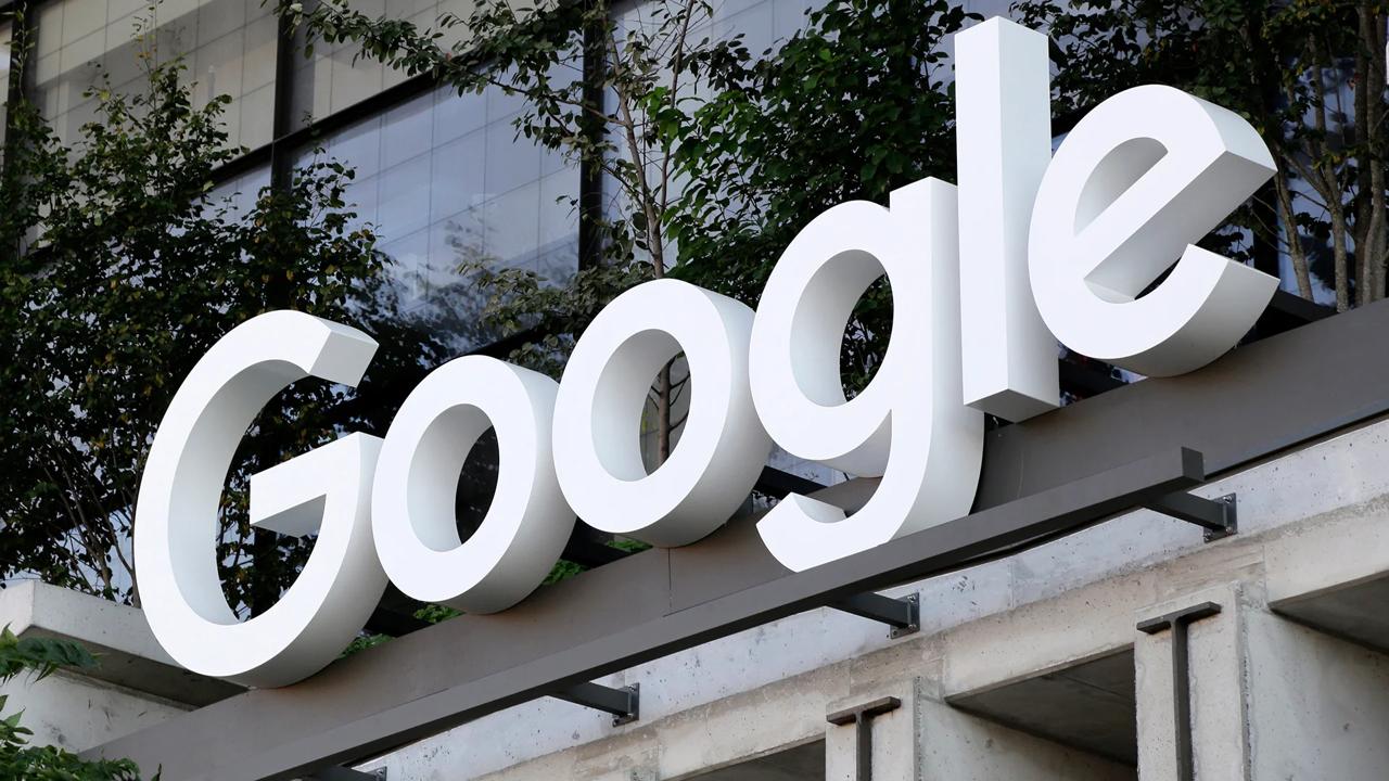 Долг Google в России увеличился до 27,2 миллиарда рублей, следует из данных ФССП.