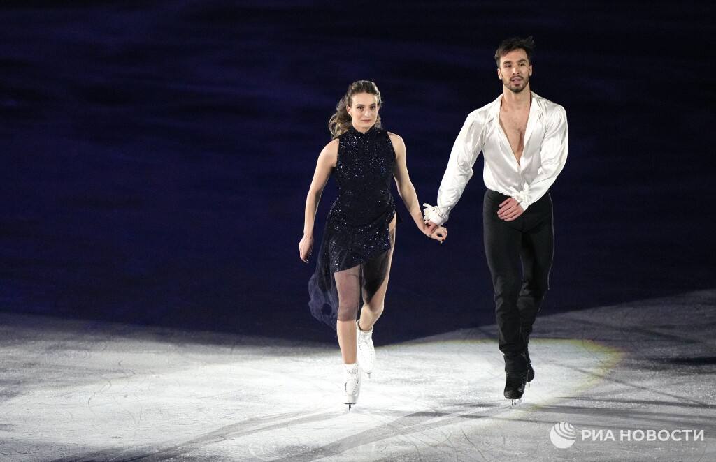 NBC отстранил Габриэлу Пападакис от комментирования Олимпиады Олимпийская чемпионка не сможет работать на Играх в Милане из за конфликта с бывшим партнером Гийомом Сизероном Детали ситуации  Ранее Пападакис выпустила книгу где описала сложное поведение Сизерона властность жесткая критика  Сизерон назвал обвинения клеветой  Американский телеканал посчитал что из за публичного конфликта Габриэла утратила нейтралитет и не может объективно освещать соревнования Потерять возможность начать новую карьеру это очень тяжело Я понимаю позицию NBC но да я живу с чувством несправедливости сказала спортсменка в интервью L Equipe Подписывайтесь на РИА Новости Спорт в MAX