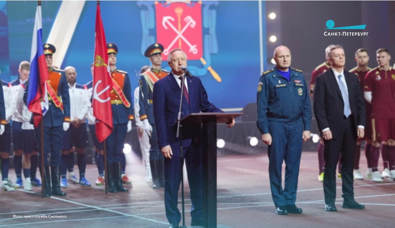 35 лет назад при тушении пожара в гостинице Ленинград произошла трагедия Сегодня в Петербурге отмечают День памяти пожарных погибших при исполнении служебного долга К жителям города обратился губернатор Александр Беглов Он напомнил что 23 февраля 1991 года при тушении пожара в гостинице Ленинград погибли девять сотрудников 11 й пожарной части Калининского района По словам главы города они до последнего выполняли свой долг спасали людей и боролись с огнем Наши новости в Телеграм VК ОK MAX