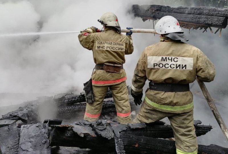 В Артёме горели склад и строительный вагончик    19 февраля в 23.32 час. на улице Вокзальная в Артёме произошло возгорание здания для хранения автозапчастей.  На момент прибытия пожарных горела крыша. Пожар был ликвидирован на площади около 40 квадратных метров.     20 февраля в 20.21 час. в СНТ "Гранит" в Артёме произошло возгорание строительного вагончика.  На момент прибытия пожарных вагончик был полностью охвачен пламенем. Пожар был ликвидирован на площади около 16 квадратных метров.   Причина пожаров и ущерб устанавливаются.