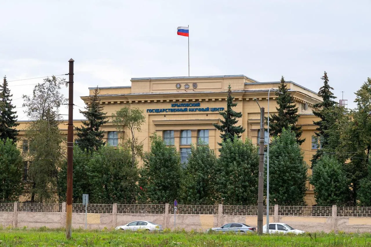 В Петербурге создали Национальный исследовательский центр судостроения им академика А Н Крылова соответствующее постановление приняло правительство РФ В новом федеральном учреждении будут проводиться фундаментальные и прикладные научные исследования в сфере судостроения и разработки морской техники выполняться полный инновационный цикл научно исследовательских и опытно конструкторских работ по приоритетным направлениям развития судостроения и морской техники рассказали в пресс службе правительства РФ Центр также займётся разработкой и обоснованием программ судостроения консолидацией ведущих научных организаций для развития технологий в сфере судостроения и разработки морской техники НИЦ создаётся на базе Крыловского государственного научного центра который в свою очередь расформировывается Михаил Тихонов ДП Подписаться на ДП в Telegram MAX