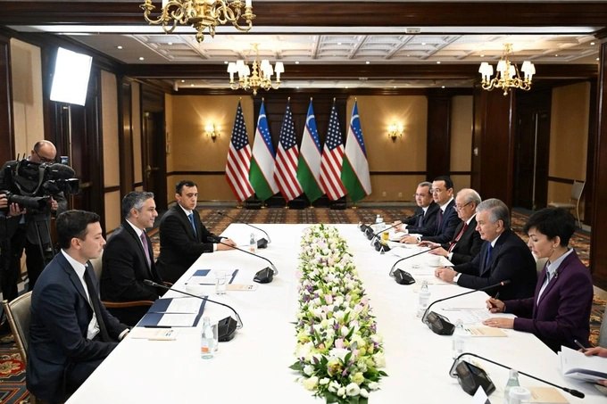 Узбекистан и GM намерены расширить модельный ряд Chevrolet и увеличить локализацию производства Накануне Шавкат Мирзиёев встретился с глобальным исполнительным директором General Motors International Шилпаном Амином За последние 5 лет компания выпустила 1 6 млн автомобилей в республике а Узбекистан стал вторым крупнейшим рынком для Chevrolet после США и лидером по продажам на рынках Центральной Азии и СНГ Стороны обсудили развитие производственного сотрудничества расширение номенклатуры выпускаемой продукции и углубление локализации С GM рассмотрены перспективы реализации совместных проектов в сфере новых технологий и сырьевых ресурсов востребованных в современном машиностроении www spot uz ru 2025 11 07 general motors Telegram Instagram YouTube