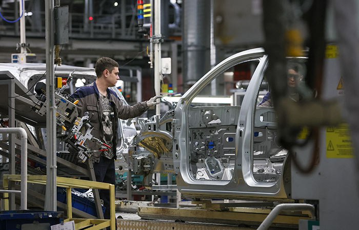 В России в 2025 году производство легковых автомобилей и грузовиков упало после двух лет восстановительного роста Выпуск легковых автомобилей снизился на 11 8 производство грузовиков упало на 32 6 сообщил Росстат Фото Алексей Белкин NEWS ru TACC interfaxonline