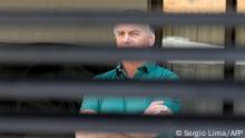 Бывшего президента Бразилии Жаира Болсонару приговорили к 27 годам за попытку госпереворота Верховный суд Бразилии признал бывшего президента страны Жаира Болсонару виновным в попытке государственного переворота и приговорил его к 27 годам и 3 месяцам тюремного заключения Трое судей из пяти проголосовали за признание 70 летнего Болсонару виновным в пяти преступлениях участии в вооруженной преступной организации попытке насильственного свержения демократии организации государственного переворота и нанесении ущерба государственной собственности и охраняемым культурным ценностям Один судья оправдал экс президента еще один не проголосовал Как указывает Reuters единственный судейский голос против может открыть путь к оспариванию решения и потенциальному вынесению окончательного приговора ближе к президентским выборам 2026 года dwglavnoe