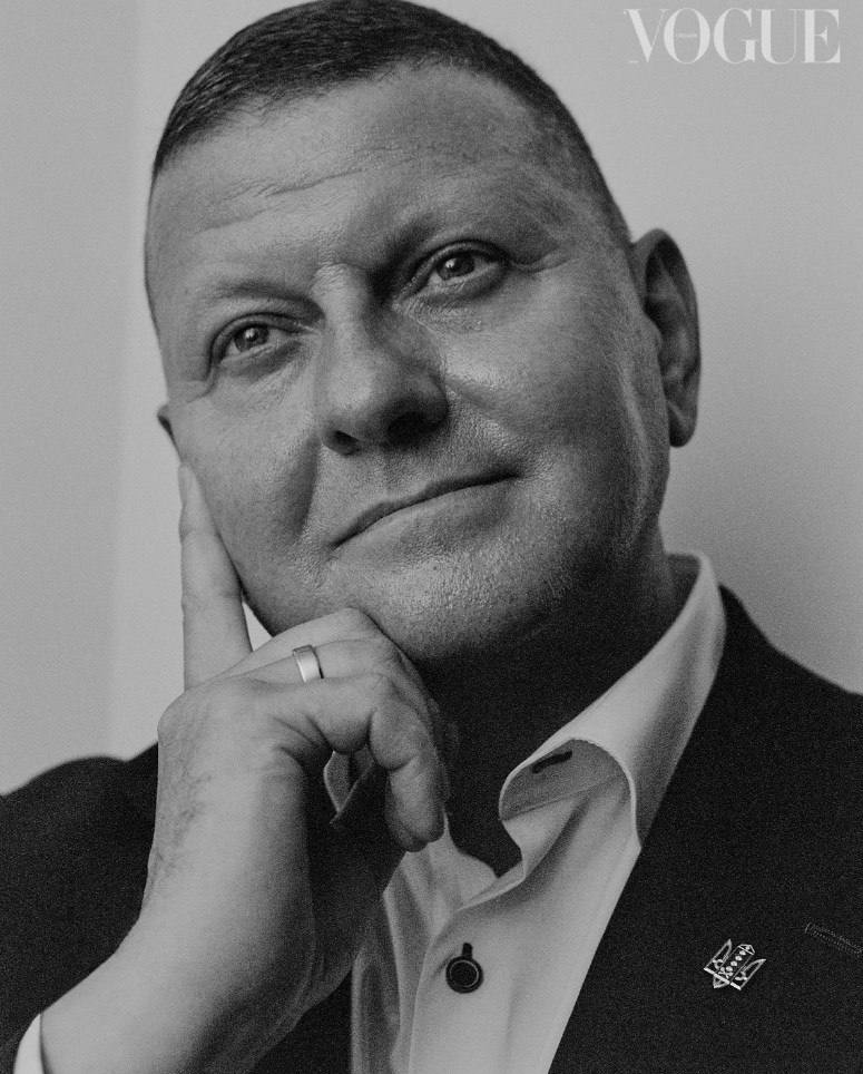 СВР: В Альпах выбрали нового президента Украины Вот вам и объяснение фотосессии Залужного в свежем глянце. Служба внешней разведки России сообщает, что Лондон и Вашингтон определили его в будущего президента Украины. По данным нашей пресс-службы, в одном из курортных альпийских местечек представители США и Великобритании организовали тайную встречу с участием главы Офиса президента Украины Ермака, главы ГУР Буданова и бывшего главкома ВСУ, посла Украины в Лондоне В.Залужного. Обсуждались перспективы замены Зеленского на посту главы киевского режима. «Все участники встречи сошлись во мнении, что вопрос давно назрел. Смена Зеленского, по существу, стала ключевым условием "перезагрузки" отношений Киева с западными партнерами, прежде всего с Вашингтоном, и продолжения западной помощи Украине в противостоянии с Россией. Американцы и британцы сообщили о решении выдвинуть Залужного на пост президента Украины. Ермак и Буданов "взяли под козырек". При этом они заручились обещаниями англосаксов сохранить за ними нынешние посты, а также учитывать их интересы при решении других кадровых вопросов». Конечно, деловой стиль Залужного с хуторским лицом не должен вводить в заблуждение граждан Украины. Лучше не станет. Просто ВСЕ ресурсы пойдут на войну. ТЦК вообще дадут вольницу, окончательно оформив новую опричнину. В армию начнут насильно грести с 18 лет. Ну и так далее. Не для мира ставят таких президентов.