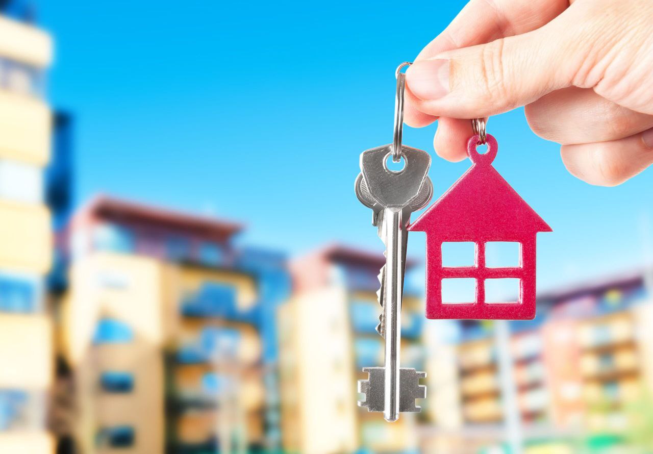 Период охлаждения перед продажей квартир предложили ввести в Госдуме. Заместитель председателя комитета по строительству и ЖКХ Светлана Разворотнева считает что деньги должны замораживаться как минимум на неделю, примерно за такой срок человек может понять, что совершил ошибку и исправить ее. Соответственно, чиновник предлагает ввести соответствующий период охлаждения при продаже - чтобы родственники или сам человек поняли что стали жертвой аферистов.