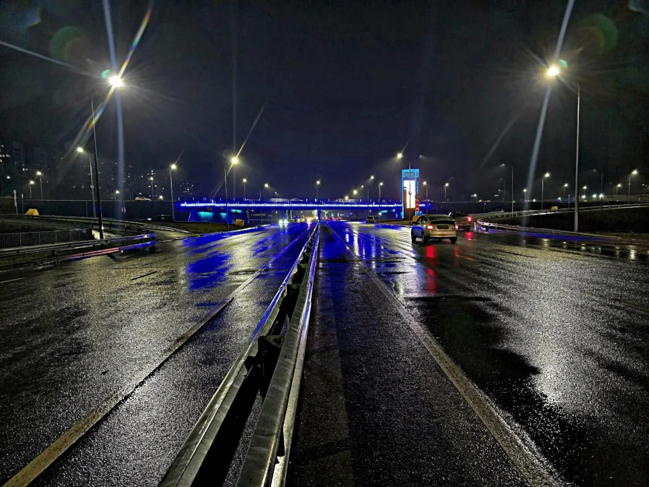 Реконструкция улицы Пугачева в Уфе будет завершена в этом году минтранс Башкирии Специальные поручения по ремонту и устранению колейности на оперативке правительства сегодня минтранс получил по трассе Уфа Аэропорт улице Валиди в Уфе Радий Хабиров отдельно поручил изыскать финансовые резервы для приведения в нормальное состояние дороги на шихан Торатау в Ишимбайском районе  Напомним работы по реконструкции улицы Пугачева начались в 2022 году В конце 2025 го открыли движение по двум полосам на участке от Геофизиков до развязки на пересечении с Рыленко ежесуточный трафик более 27 тысяч автомобилей Также в 2026 году планируют завершить в Уфе работы на улицах имени города Галле и Рабкоров строительство подъездных путей к строящейся школе в Затоне улицу Генерала Кусимова на участке от Мечтателей до Исследовательской в Дёме Проекты которые продолжатся в 2027 году в Уфе строительство дороги на улице Высотной улица Домостроителей и бульвар Вдохновения в Елкибаево реконструкция улицы Октябрьской Революции Актуальная информация в том числе о беспилотной угрозе всегда с нами в Max Честно говоря ВК MAX подписывайтесь