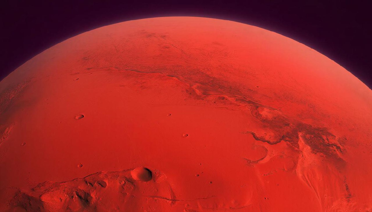 Владислав Любимов заведующий кафедрой высшей математики предложил математический закон который в перспективе позволит сделать спуск в атмосфере Марса более предсказуемым Новый закон управления вращательным движением космических аппаратов с малой асимметрией в атмосфере Марса позволяет осуществлять стабилизацию по трем составляющим угловой скорости и двум углам ориентации рассматриваемого аппарата Его использование поможет спустить на поверхность планеты полезную нагрузку небольшой марсоход или научное оборудование Результаты исследования представлены в журнале Мехатроника автоматизация управление Подробности на сайте