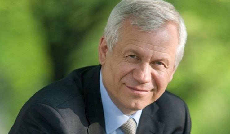 Экс-спикер Сейма Марек Юрек: Польша в перспективе должна выйти из ЕС   «Если Европейский союз будет таким, какой он есть, мы должны из него выйти. Польша в перспективе должна восстановить свой суверенитет. Нужно понимать, что механизм Евросоюза — это механизм уничтожения [национального] суверенитета», — об этом в эфире телеканала Polsat заявил бывший спикер Сейма  нижней палаты парламента  евродепутат Марек Юрек.  По его мнению, Польшу в ЕС удерживает то, что туда входит большинство соседних стран, а также зародившееся в польском обществе в 90-х годах убеждение, что республика просто обязана быть членом европейского сообщества.  Юрек признался, что на общенациональном референдуме о вступлении Польши в ЕС, прошедшем в 2003 году, сам он голосовал против.  Выборный
