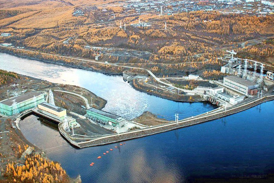 Угледобывающий холдинг Эльгауголь начнет строить Канкунскую ГЭС после подтверждения запросов о необходимых мощностях от потребителей сообщил глава Якутии Айсен Николаев По его словам станция нужна в первую очередь для снабжения энергией таких проектов как Эльконский горно металлургический комбинат Тарыннахский горно обогатительный комбинат Селигдарский горно химический комбинат В перспективе суммарная мощность гидроузла может быть увеличена до 1 ГВт что позволит полностью обеспечить растущие энергопотребности не только промышленности но и социальной сферы республики Канкунская ГЭС Забытый гигант www youtube com watch v ThXFkzJog3g geonrgru YouTube elgacompany