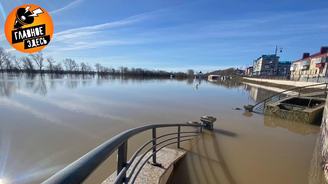 В Тюменской области ожидают рекордный паводок  Уровень воды в реке Ишим может превысить рекордное значение прошлого года, заявили власти региона.  Максимальный уровень воды ожидается с 15 по 20 апреля, сейчас заранее готовят материалы для строительства насыпей и укреплений.  Главное — здесь. Подписывайтесь!