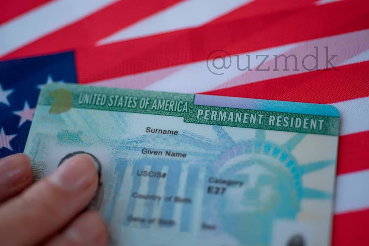 США приостанавливают программу розыгрыша грин карт Решение объяснили тем что подозреваемый в стрельбе в Брауновском университете въехал в страну именно по этой программе заявила глава министерства внутренней безопасности Кристи Ноэм Подпишитесь и следите за актуальными новостями на нашем канале   telegram me joinchat AAAAAEEdc qam7052mnXKA