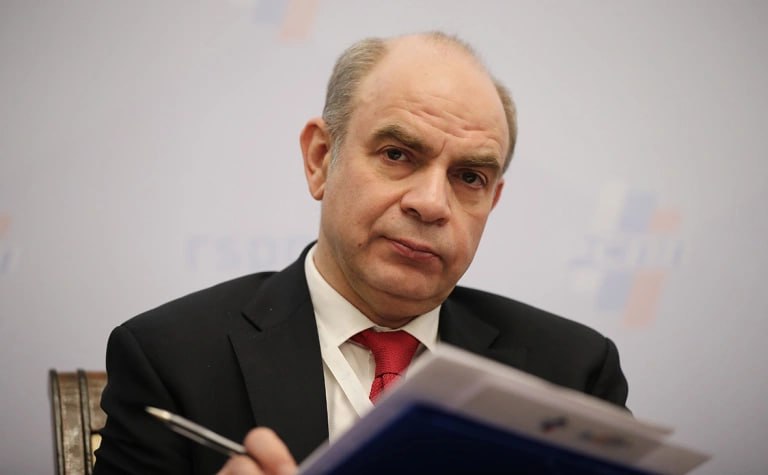 Экс-глава банка «Открытие» возглавил Почта Банк Бывший председатель правления банка «ФК Открытие» Михаил Алексеев назначен новым президентом — председателем правления Почта Банка, сообщила РБК пресс-служба кредитной организации. С начала года Алексеев курирует присоединение банка к ВТБ. Юридическое присоединение планируют завершить к маю 2026 года, когда клиенты Почта Банка перейдут в ВТБ. «Михаил Алексеев будет отвечать за деятельность банка и интеграцию с ВТБ. Он обладает богатым опытом интеграционных проектов: возглавляя ранее банк «Открытие», он успешно присоединил его к ВТБ», — говорится в сообщении.
