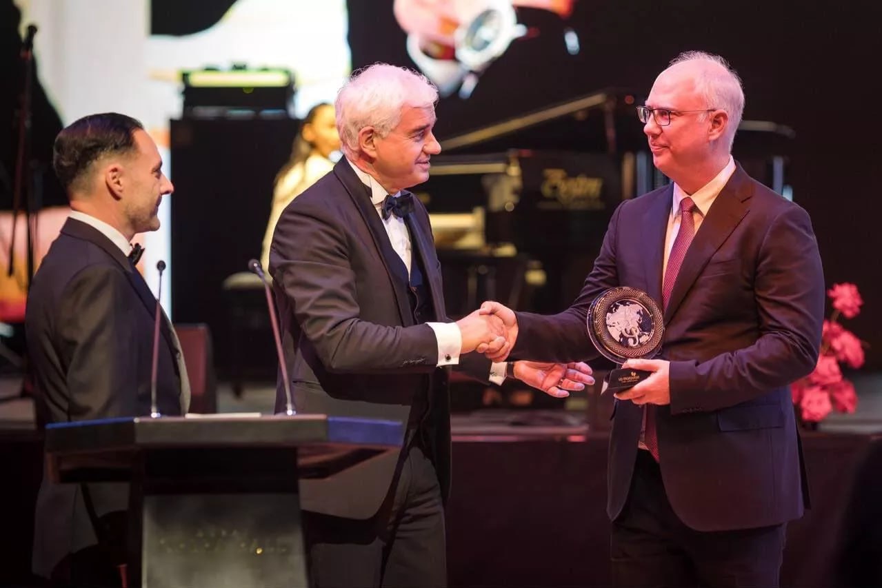 Спецпредставитель президента России Кирилл Дмитриев получил в Дубае премию Эмблема Мундус за содействие диалогу и миру между народами Подписаться на РИА Новости