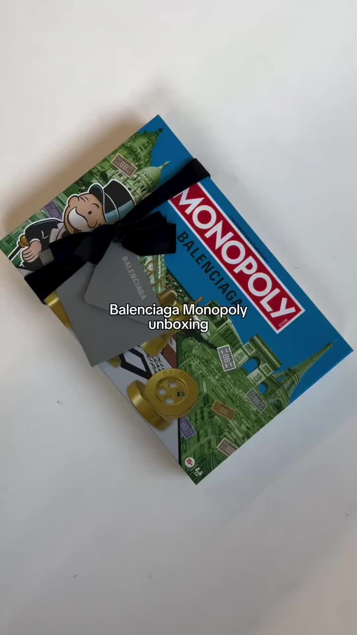 Balenciaga представляет кастомизированную версию Монополии для избранных клиентов