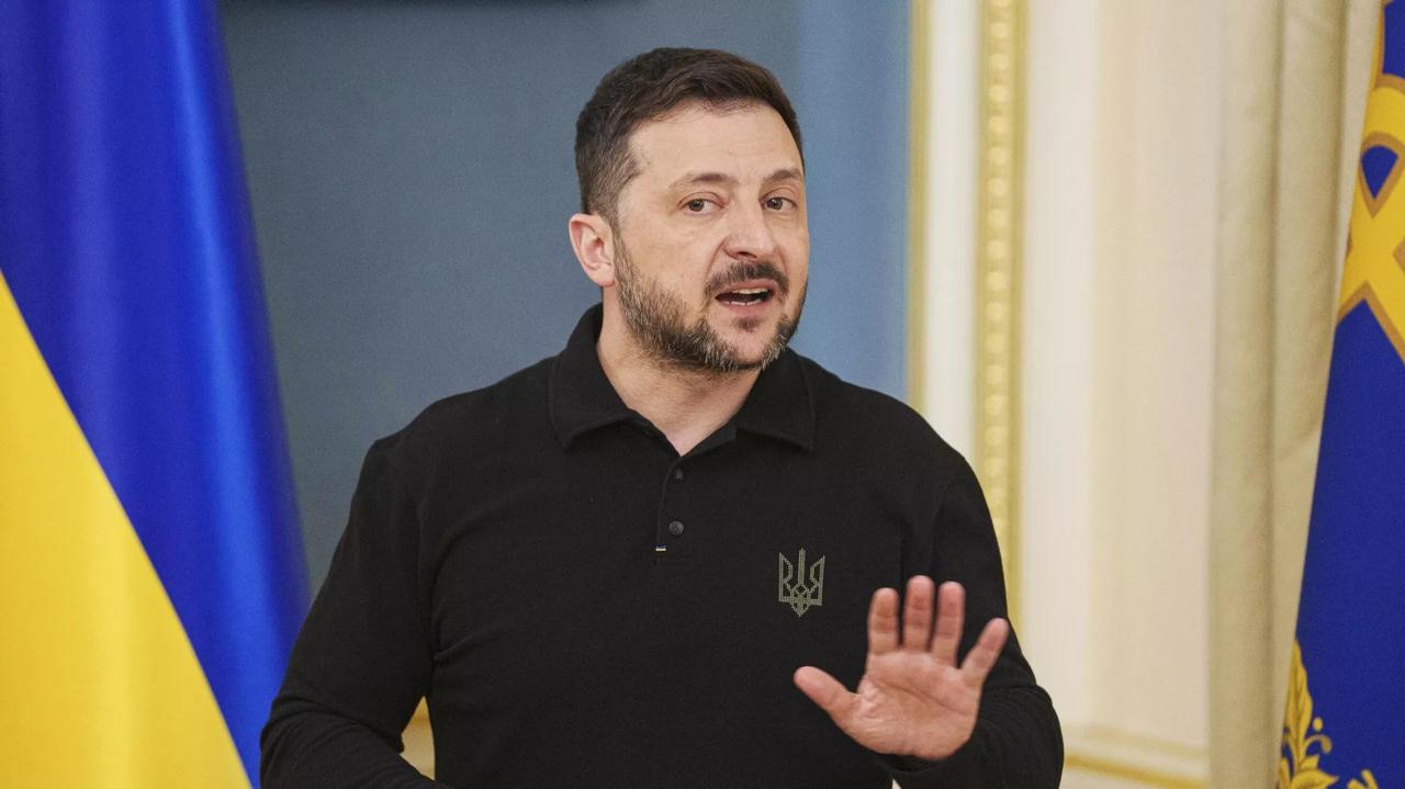 Владимир Зеленский заявил о подготовке нового законопроекта для укрепления независимости антикоррупционных органов, после протестов в Киеве и других городах Украины. Законопроект, лишающий Национальное антикоррупционное бюро и Специальную антикоррупционную прокуратуру независимости, вызвал недовольство. Зеленский отметил, что новый законопроект будет внесен в Верховную раду для улучшения системы правопорядка.