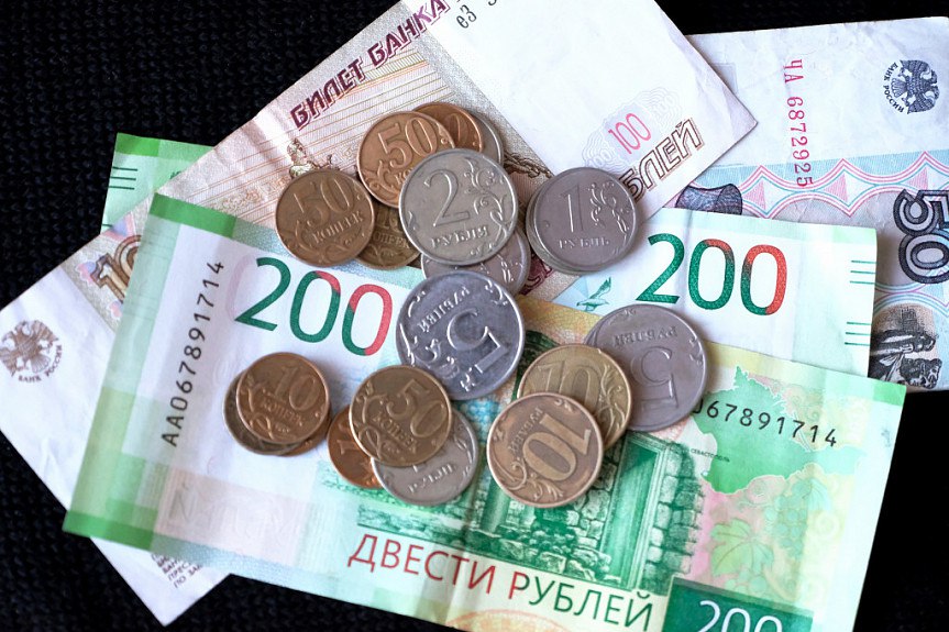 В Бурятии пенсионеры-северяне получили более 16,8 млн рублей  В республике 1 351 пенсионеру из районов Крайнего Севера или приравненных к ним возместили расходы на проезд к месту отдыха и обратно. Всего в этом году им выплатили свыше 16,8 млн рублей, сообщили в региональном отделении Соцфонда. Неработающие пенсионеры  которые получают страховую пенсию по старости или инвалидности  могут претендовать на такое возмещение раз в два года.   #Бурятия  Подробности в «Номер один»       Сообщить нам свою новость можно по кнопке:       Письмо в редакцию