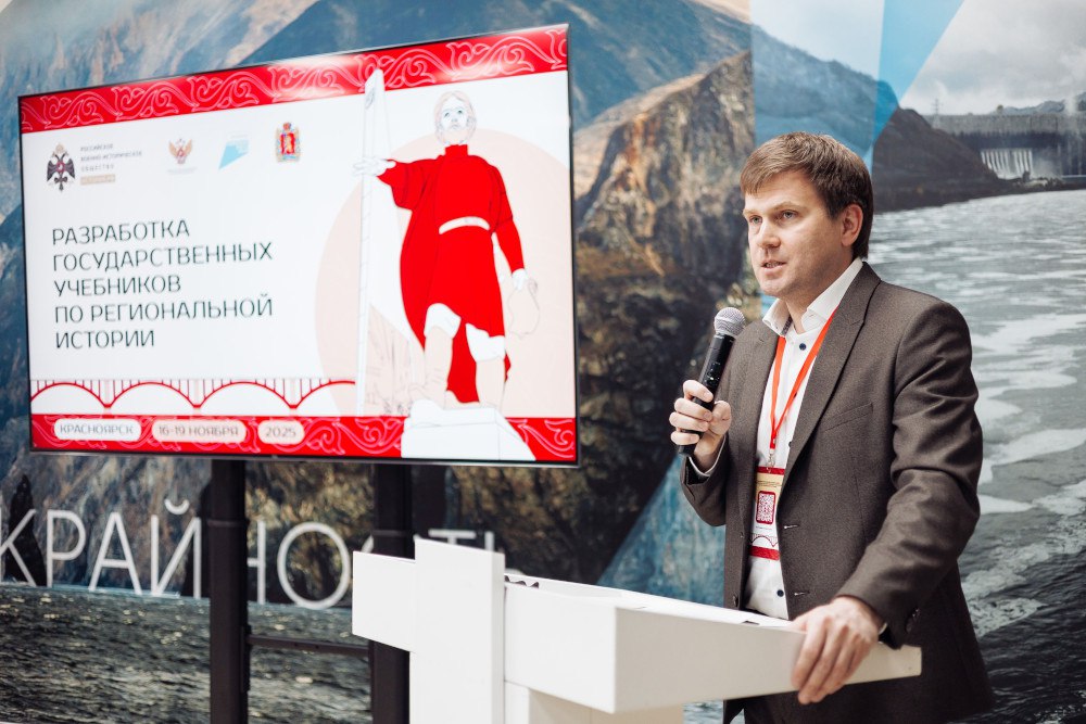 В Красноярье разработают учебник по истории родного края Этой задачей занимаются учителя предметники специалисты Красноярского краевого института развития образования и педагоги КГПУ Пятиклассникам предлагается изучить быт и досуг крестьянских семей Енисейской губернии для семиклассников представлены несколько модулей по истории Великой Отечественной войны Первый посвящён работе заводов и помощи фронту в изготовлении техники и боевых припасов второй подвигам сибиряков Подробности читайте на нашем сайте зпнорильск заполярнаяправда газетанорильск норильск талнах кайеркан оганер новостинорильска ВКонтакте Telegram