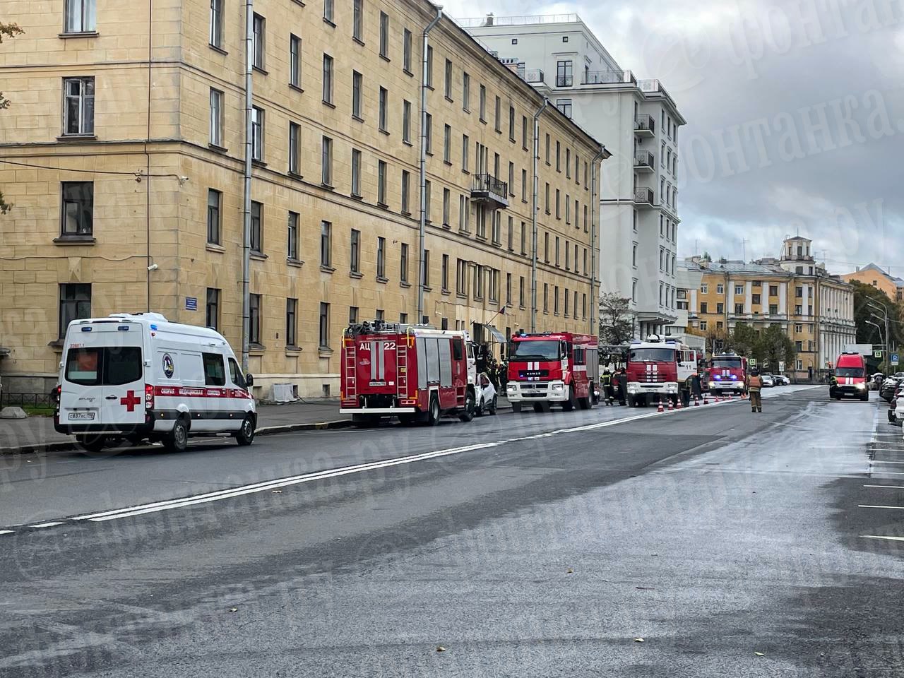 Пожар в общежитии Петербургского государственного химико-фармацевтического университета. Как сообщает МЧС Петербурга, горела одна из комнат на площади 5 кв. метров.  По данным ведомства, тушение пожара длилось около получаса. К ликвидации привлекались более 3 пожарных и несколько скорых.