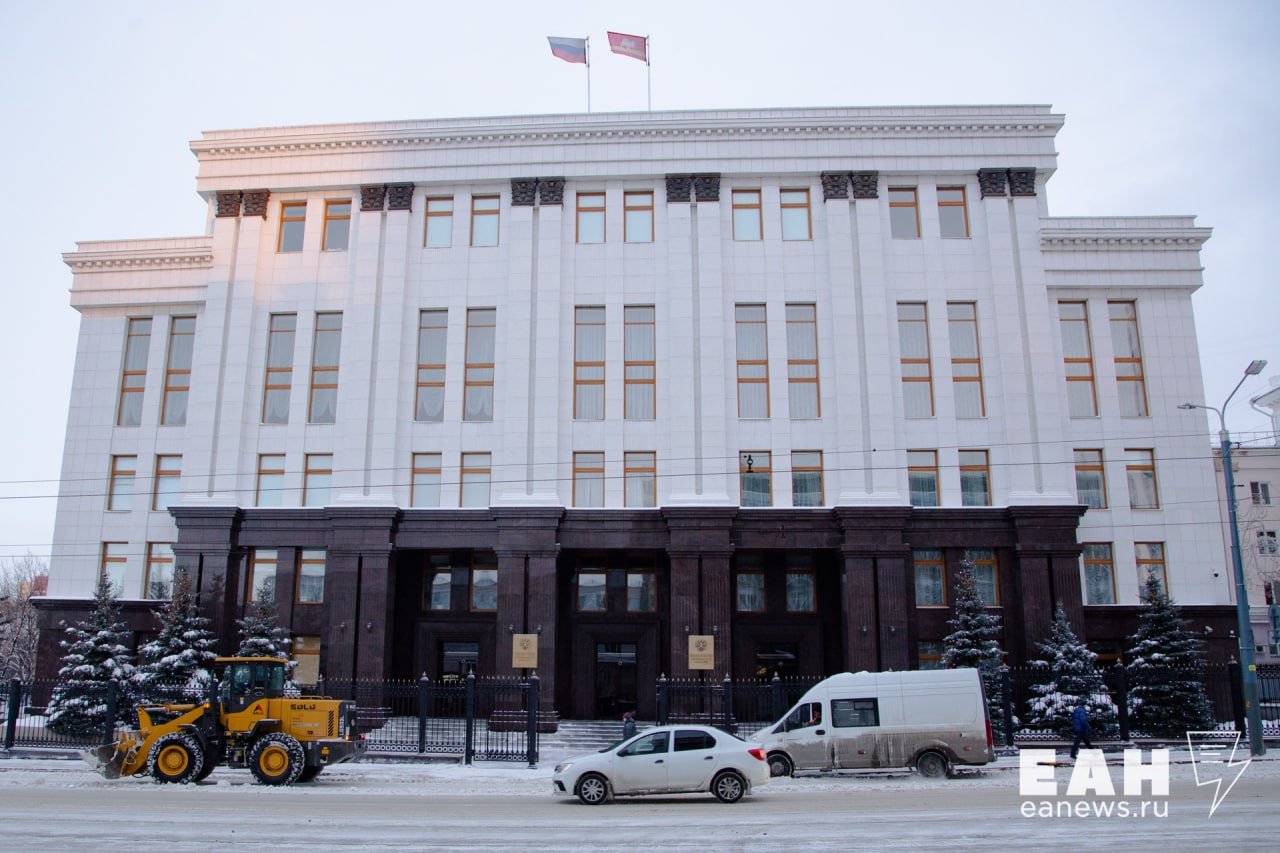 Апелляция отказала во взыскании полумиллиарда рублей с челябинских экс-чиновников  Конкурсный управляющий АНО «Агентство инвестиционного развития Челябинской области» не смог оспорить отказ привлечь к субсидиарной ответственности бывших членов наблюдательного совета. Жалобу Алексея Пивоварова оставил без удовлетворения Восемнадцатый апелляционный суд.  К погашению долгов требовали привлечь экс-губернатора Бориса Дубровского, бывших заместителей главы региона Руслана Гаттарова и Евгения Тефтелева, бизнес-омбудсмена области Александра Гончарова и других чиновников. Структура минэконома задолжала налоговой службе более 412 млн рублей.