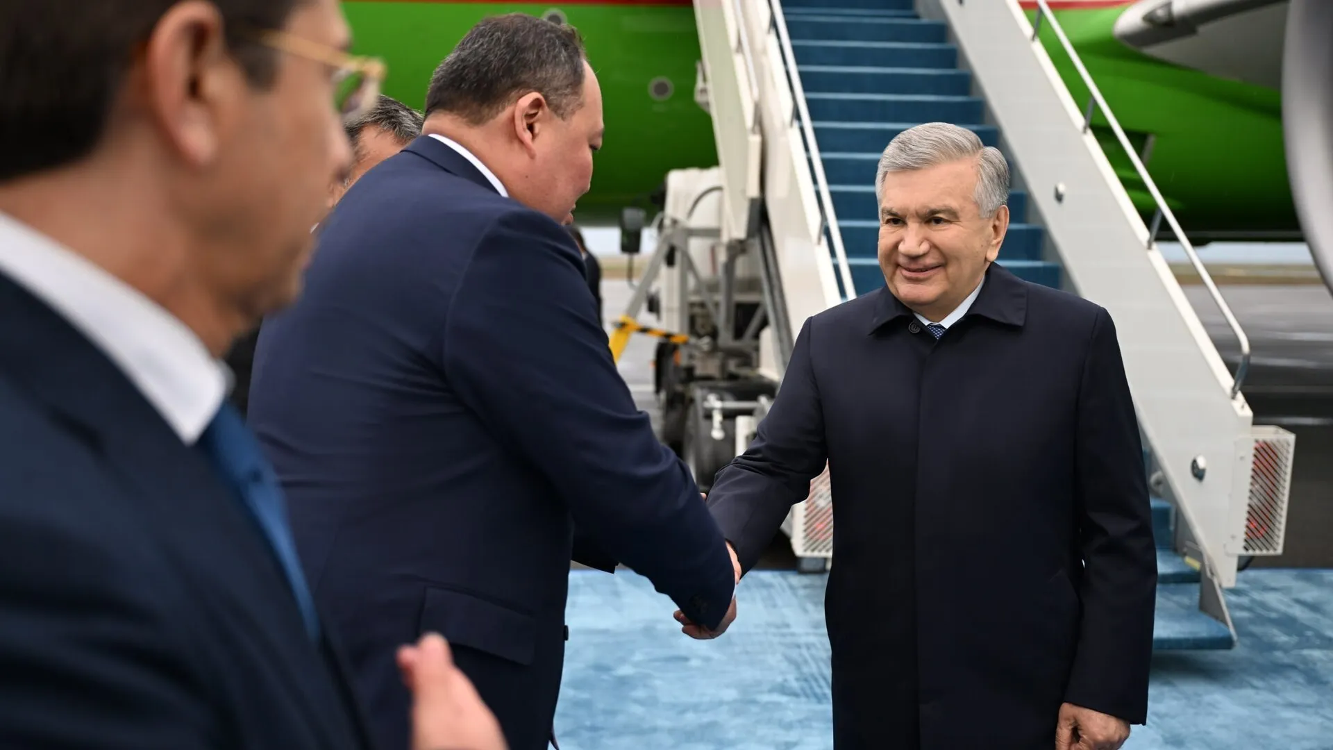Как Шавката Мирзиёева встретили в Казахстане фото Президент Узбекистана прибыл в Астану с рабочим визитом   uznews uz ru news 109133 uznews
