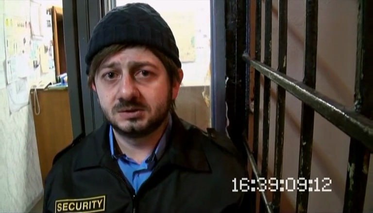 Жители Казани назвали самыми скучными профессиями охранника 16% , бухгалтера 8% и сторожа 7% 6% считают скучной работу продавца, 5% – вахтера, 5% – офисную деятельность. По 2% опрошенных упомянули библиотекарей, дворников, архивариусов, гардеробщиков, депутатов, лифтеров, методологов, операторов конвейеров, переводчиков, программистов и фасовщиков. 3% убеждены, что любая работа скучна, если не любима, а 12% считают скучных профессий не бывает. Мужчины чаще связывали скуку с охранной деятельностью и офисом, женщины – с бухгалтерией и продажами. Женщины чаще утверждали, что скучных профессий нет.