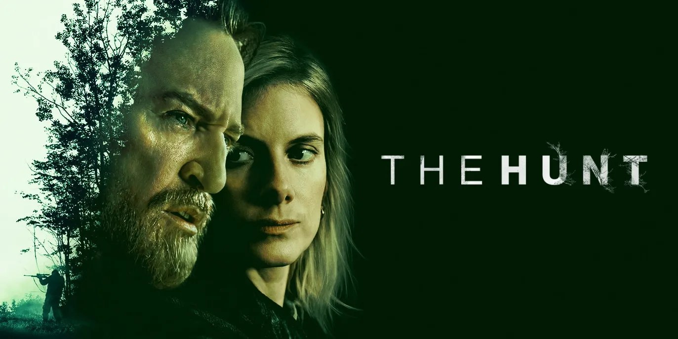 Apple TV отложила показ сериала Охота из за плагиата Сериал должны были показать 3 декабря но теперь премьеру перенесли на неопределённый срок В плагиате обвинили автора и режиссёра Седрика Анже сюжет говорят взят из романа Дугласа Фэйрберна Выстрел 1973 года по которому уже снят одноимённый фильм Сериал снимала французская продюсерская компания Gaumont она же и сообщила о том что Охоту отложили на время проведения внутреннего расследования А с сайта Apple TV пропали все промоматериалы Интересно как компания поступит с полностью готовым сериалом если обвинения подтвердятся отправит его в утиль или же попробует получить права на экранизацию романа Это уже вторая потеря Apple TV за осень в сентябре отменили премьеру сериала Савант с Джессикой Честейн который поднимает тему шутинга групп ненависти и политических убийств А ещё дата релиза оказалась опасно близкой к убийству политического активиста Чарли Кирка в США О сериале до сих пор нет вестей и выйдет ли он в ближайшее время неизвестно Автор Ян Дашевский