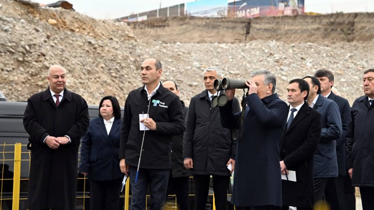 В Новом Ташкенте строят мост через Чирчик трамвайную линию крупный паркинг и метро Шавкат Мирзиёев осмотрел инфраструктурные проекты соединяющие столицу и Новый Ташкент   uznews uz ru news 106230 uznews