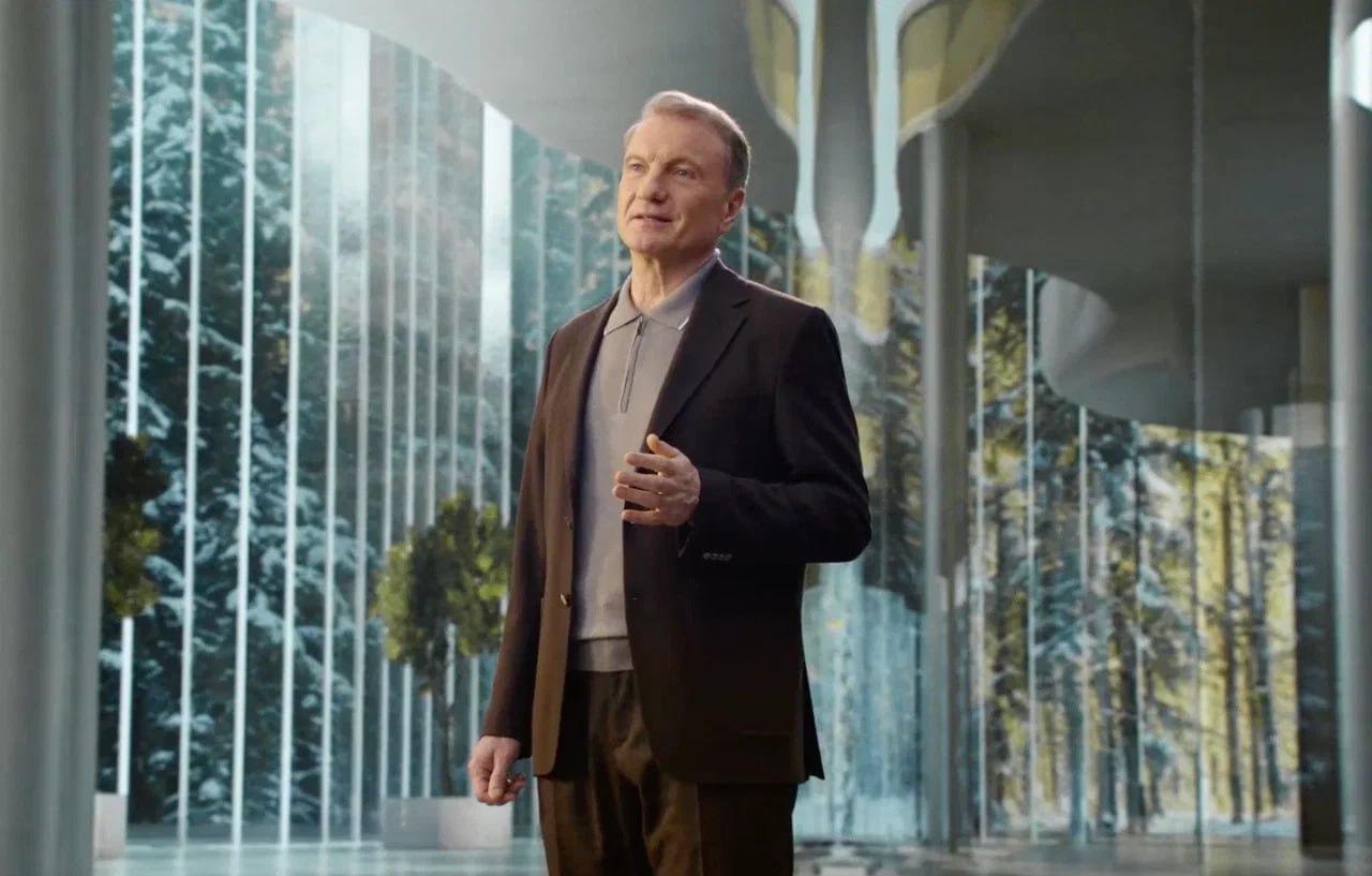 Герман Греф на конференции Сделано в Сбере дал прогнозы на 2026 год сдержанный рост экономики около 1 инфляционное давление ослабевает и приближается к цели ЦБ Банк ожидает смягчения денежно кредитной политики к концу 2026 года ключевая ставка может опуститься до 12 Сбер сохраняет цель по рентабельности капитала на 2026 год на уровне 22 Помимо этого Сбер в 2026 году планирует выплатить дивиденды в размере 50 от прибыли за 2025 год investingcorp