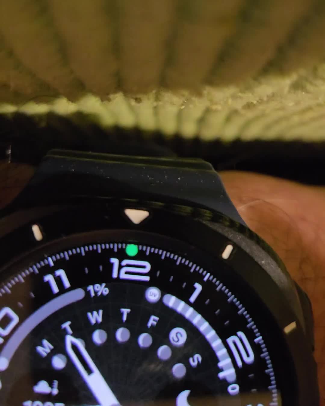 Энтузиаст запустил The Witcher 3 на Galaxy Watch Ultra через GeForce NOW