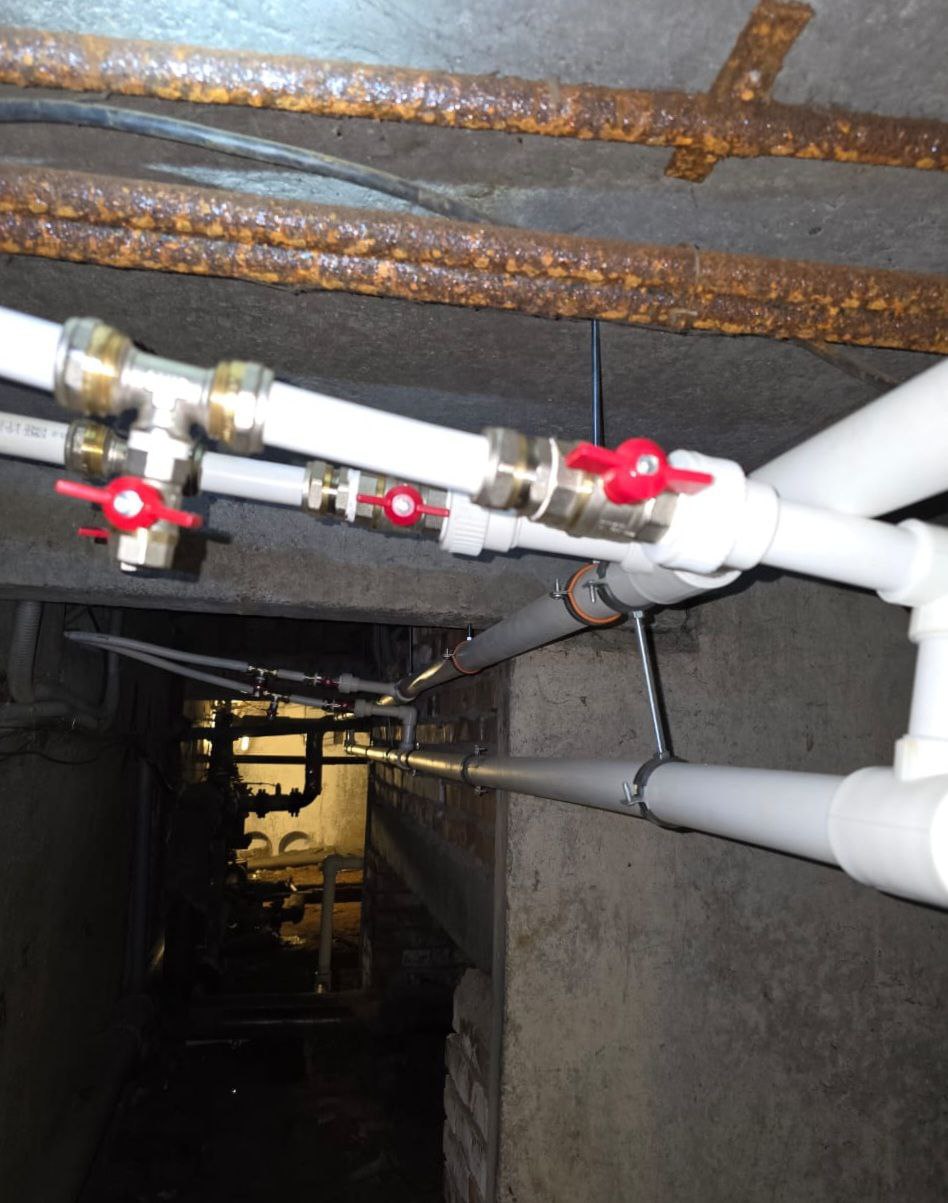 Завоздушенность труб мешает вернуть отопление в ряд домов в Североморске Проблемы с подключением возникли по отдельным стоякам в домах на Гаджиева и Северной Заставе В ряде случаев приходится полностью перезапускать дома как в начале отопительного сезона сообщил глава ЗАТО Владимир Евменьков К работе привлекли сотрудников Североморской теплосети Всего отработали прядка 50 обращений местных жителей Северяне могут обратиться насчет проблем с отоплением по номеру телефона УК указанному в квитанции или в личные сообщения официальной ВК группы администрации ЗАТО Фото администрация Североморска Все самые важные новости Telegram MAX