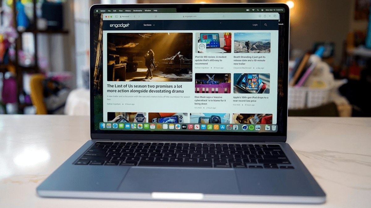 Apple работает над бюджетным MacBook с мобильным процессором и LCD дисплеем по цене гораздо ниже 1000 рассказало Bloomberg со ссылкой на источники Потенциальная аудитория студенты и рядовые пользователи которые не нагружают систему vc ru apple 2318473 На фото MacBook Air на M4