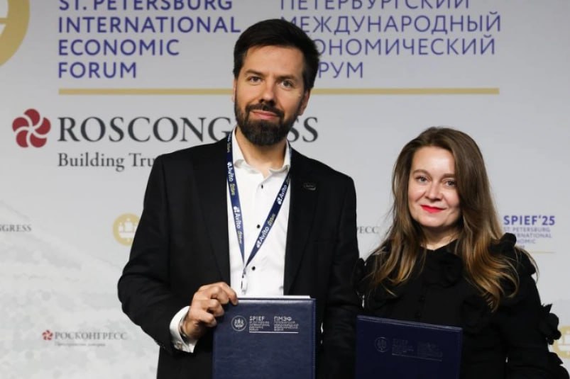 Авито и АНО "Национальные приоритеты" подписали соглашение на ПМЭФ Авито и АНО "Национальные приоритеты" подписали соглашение на ПМЭФ-2025 18+ о комплексном взаимодействии по развитию кадрового потенциала страны и поддержке нацпроектов "Кадры", "Молодёжь и дети". Основные направления сотрудничества включают информационную поддержку реализации национальных проектов, а также совместную работу над инициативами, связанными с занятостью населения. Подробнее — в нашем материале. Фото: Пресс-служба Авито