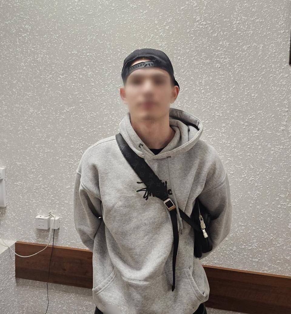 Возмущен ситуацией на улице Мира в Ставрополе. Кадры сегодня разлетелись по сетям. Парень в ответ на замечание напал на пожилого мужчину, тот упал. К сожалению тогда никто не вмешался в конфликт. Делом занялись правоохранители. Они нашли нападавшего, он задержан в административном порядке. Сейчас важно найти свидетелей инцидента. Прошу очевидцев и тех, кто знает потерпевшего, обратиться в ближайший отдел полиции, чтобы дать показания. В Ставропольском крае соблюдают закон и уважают старших. Пусть этот парень на всю жизнь запомнит.