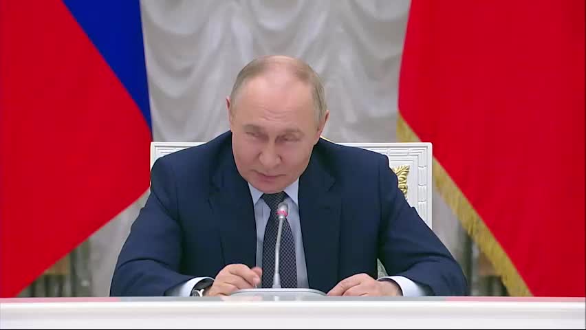 Путин высказался о предложениях руки и сердца через «Госуслуги»