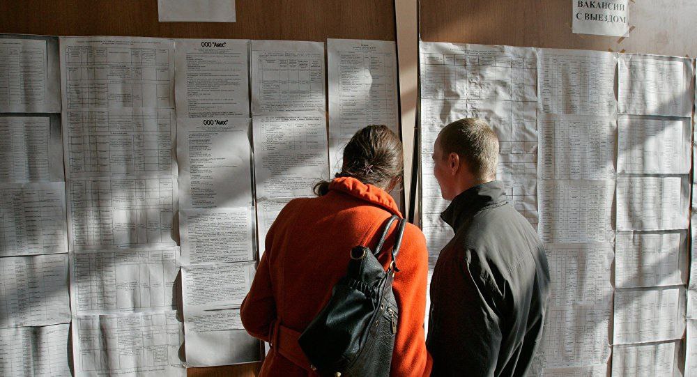В Молдове растёт число безработных с высшим образованием За первые семь месяцев 2025 года в стране зарегистрировано 39 2 тыс новых безработных сообщает Национальное агентство занятости Среди них 18 2 имеют высшее образование включая магистров и докторов Почти 47 составляют женщины а свыше половины жители сёл Наиболее уязвимой группой остаются люди старшего возраста 55 63 года MIR24MOLDOVA Подпишись