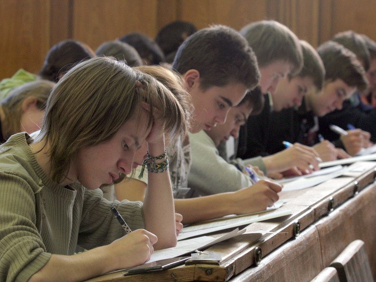 В РФ увеличат число вузов дающих скидки на обучение детям из многодетных семей мера рассчитана на 2025 2030 годы Такой пункт содержится в утвержденном правительством плане Подписывайтесь на Разворот Будьте в курсе событий