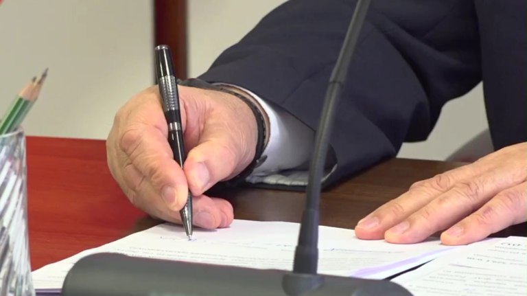 Брянским школьникам разрешили использовать слово лабубу в сочинениях на ЕГЭ   guberniya tv obshhestvo 324245 Данное заимствование не противоречит этическому критерию ЕГЭ Сатистика поисковых запросов показывает что интерес к этому слову резко вырос летом 2025 года ƃℾ подписаться прислать новость