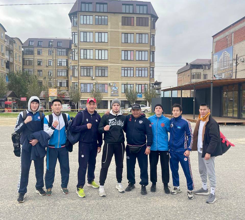 Якутские кикбоксеры завоевали бронзовые медали чемпионата России в своих весовых категориях В дисциплине К1 в весе 71 кг бронзовым призером стал уроженец Мегино Кангаласского района Айтал Петров Он выполнил норматив мастерами спорта России В дисциплине Лоу Кик бронзовые медали в упорной борьбе завоевали Спиридон Антонов 71 кг Станислав Румянцев 57 кг и Адулай Хуцуруев 91 кг Мы Федерация кикбоксинга Якутии гордимся ребятами и желаем новых побед ВместеТолькоВперёд КикбоксингЯкутии t me kolodeznikov alexey