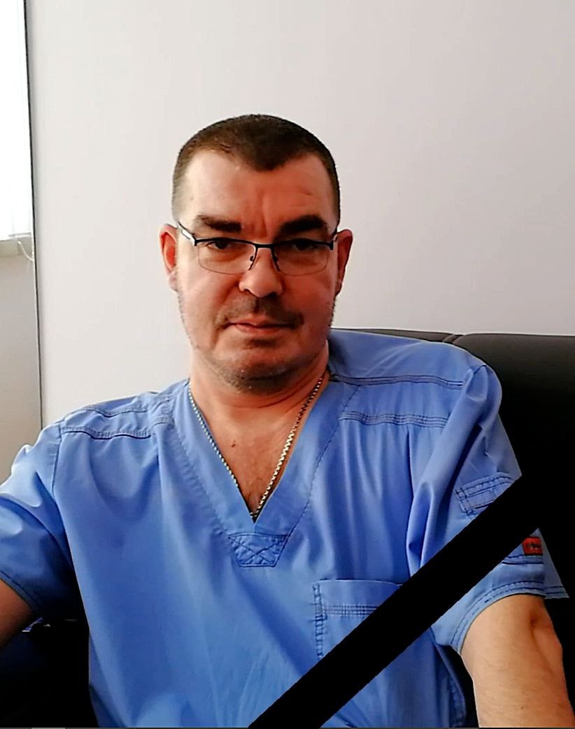 Ушел из жизни завотделением Городской клинической больницы им С Н Гринберга Алексея Гладкова не стало сегодня 24 сентября сообщает в своем телегам канале глава краевого Минздрава Анастасия Крутень Ему было всего 53 года Алексей Олегович окончил интернатуру по специальности Травматология и ортопедия с этого времени работал в ГКБ им С Н Гринберга тогда МСЧ 11 Возглавил отделение травматологии в 2006 году Прощание с врачом состоится 27 сентября в 11 00 во ДК им С М Кирова по адресу ул Кировоградская 26       Подписаться на Properm ru