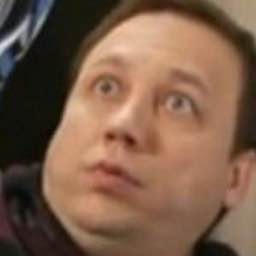 Полиция поймала мужчину который вывозил наворованное на детской коляске в Калге Женщина хозяйка дачи время от времени приезжала проверять дом В один день она увидела взломанную дверь кто то вынес кухонный гарнитур автомобильный подогреватель и кресло кровать Ущерб 25 с лишним тысяч рублей Полиция быстро вышла на подозреваемого ранее судимого 23 летнего жителя района Он заметил что дом долго пустует ночью взломал замок и несколько дней подряд перевозил украденное к себе домой на детской коляске Кухню он уже успел установить у себя остальное собирался продать Правоохранители возбудили уголовное дело по статье за кражу Молодому человеку выбрали меру пресечения подписку о невыезде Похищенные вещи полиция забрала обратно Дарим подписчикам машину дров