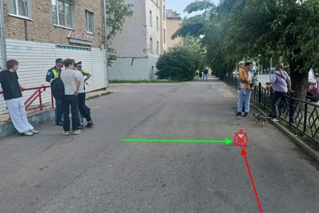 В Сыктывкаре подросток на электросамокате сбил ребенка Трехлетнего мальчика увезли в больницу.