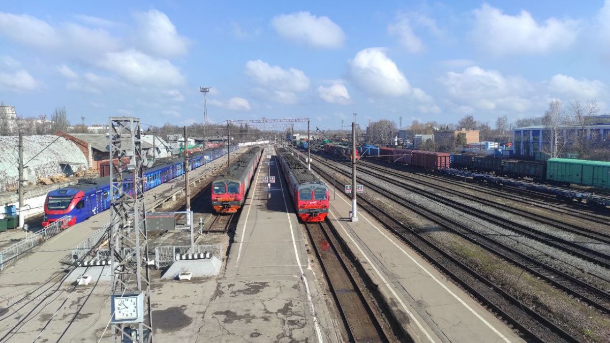 Проезд в электричках Калужской области подорожает с января на 5   kaluganews ru fn 1776753 html С 1 января 2026 года стоимость проезда в пригородных поездах Калужской области вырастет Повышение составит около 5 процентов   Прислать новость Подписаться