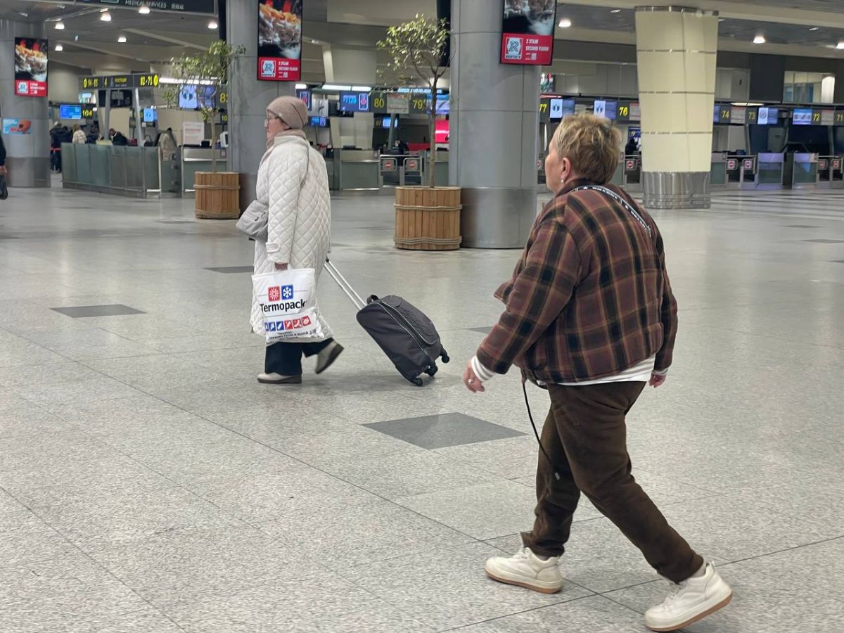 Липчан просят отложить перелет и сдачу багажа в московских аэропортах из за непогоды   newslipetsk ru fn 1792141 html В Москве и области ждут сильный снег метель и гололедицу Это может повлиять на расписание и даже привести к отмене рейсов Подробности и советы пассажирам в материале   Прислать новость Подписаться