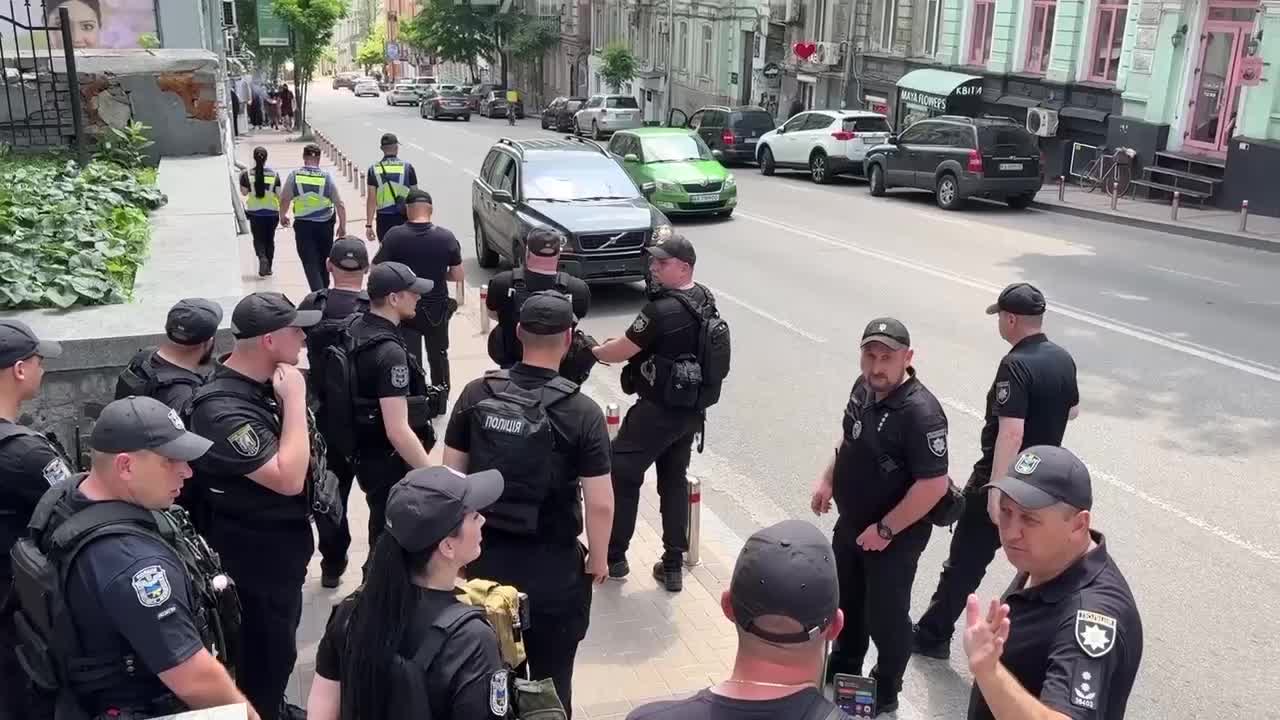 Киевский гей-парад перенесен к зданию Министерства иностранных дел
